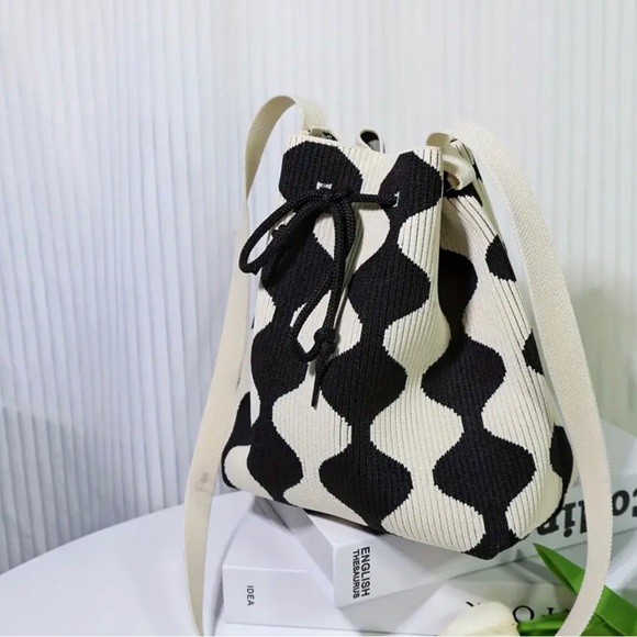 Passion of Essence Handbags - Minimalist Colorblock Geometric Pattern Bucket Bag, Drawstring Storage Rucksack